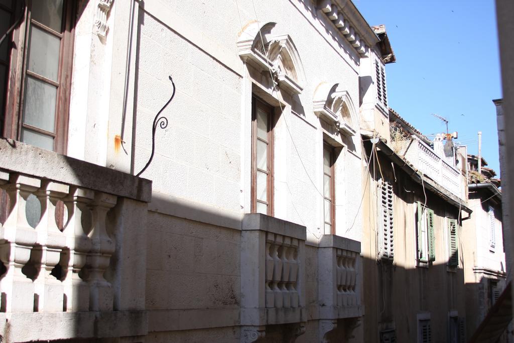 Diocletian'S Palace Apartments Split Room photo